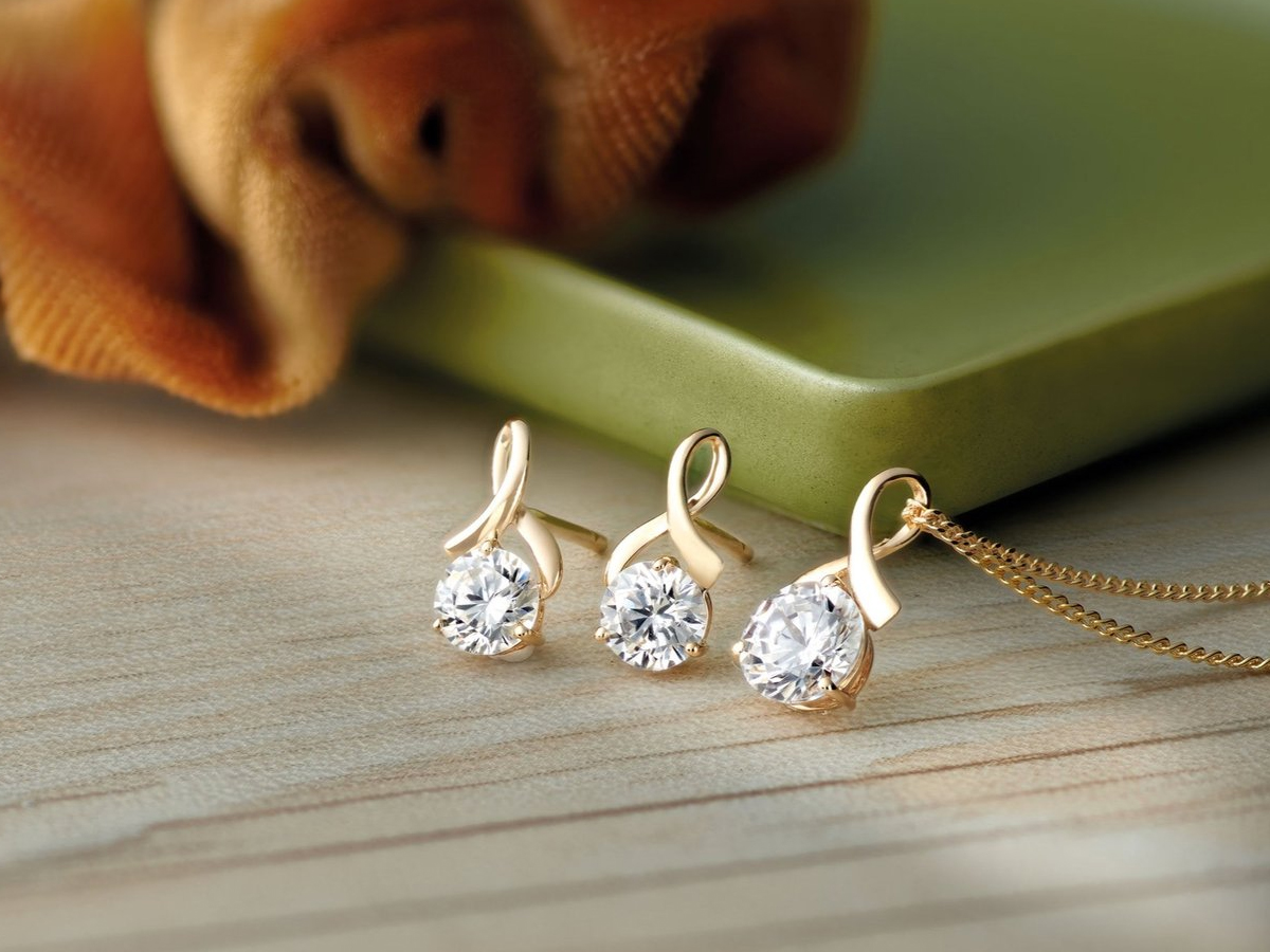 почистване на златни бижута, полиране на златни бижута, почистване и полиране на златни бижута